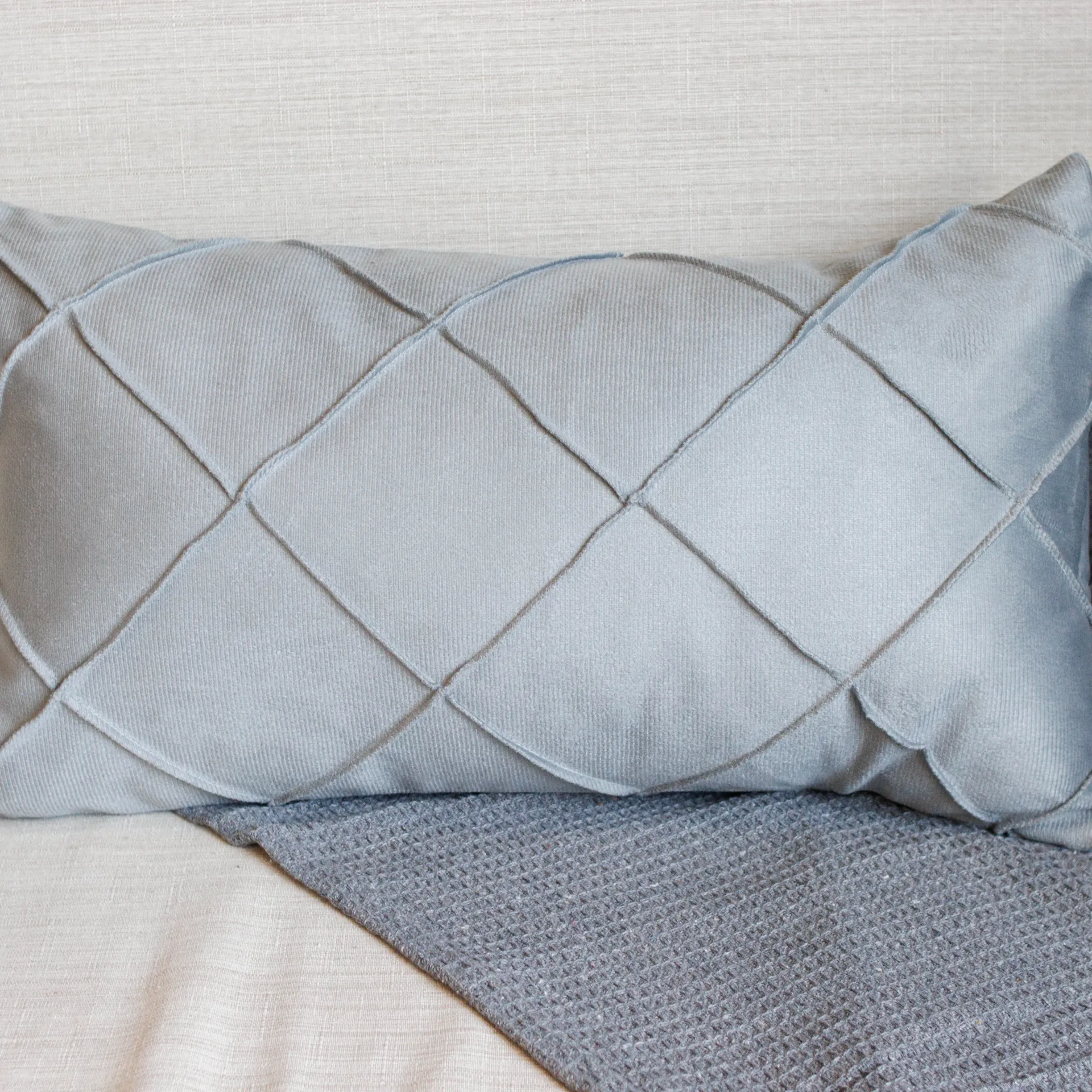 Capa Almofada Suede Drapeada Cinza 45X45