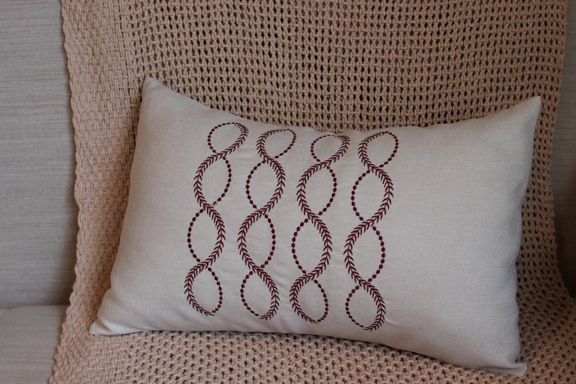 Capa Baguete Bordada Arabesco Marsala