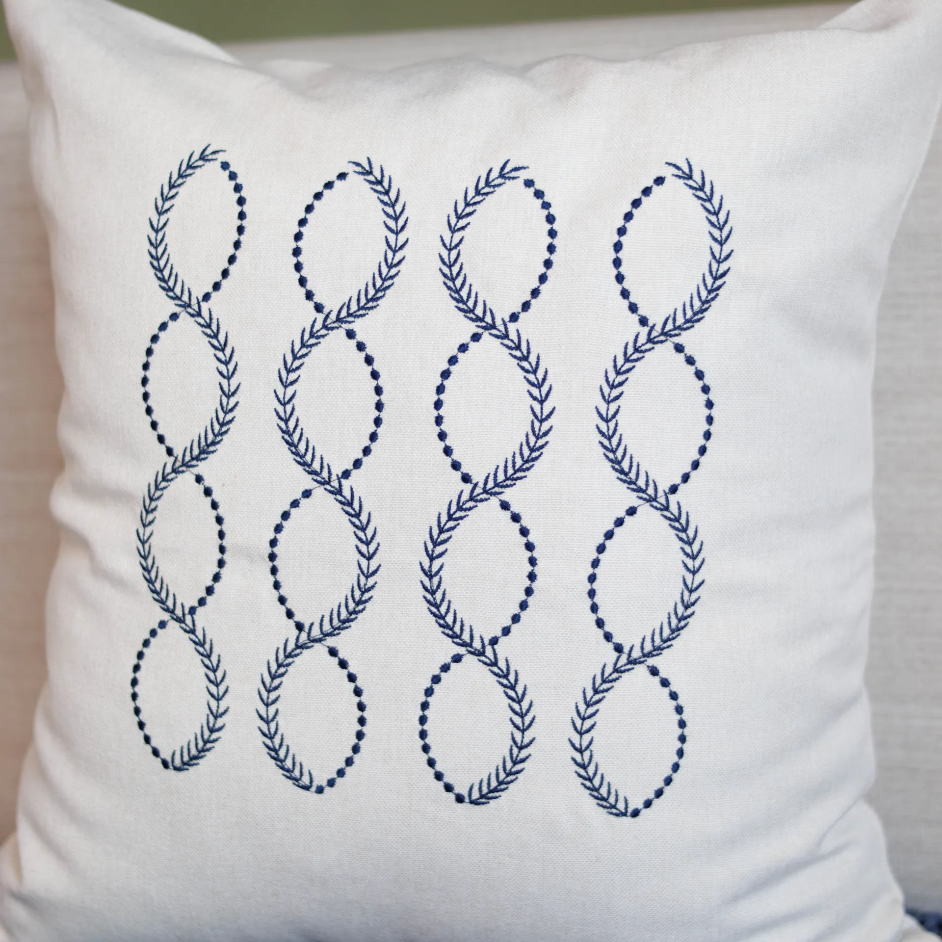 Capa Almofada Bordada Arabesco Azul