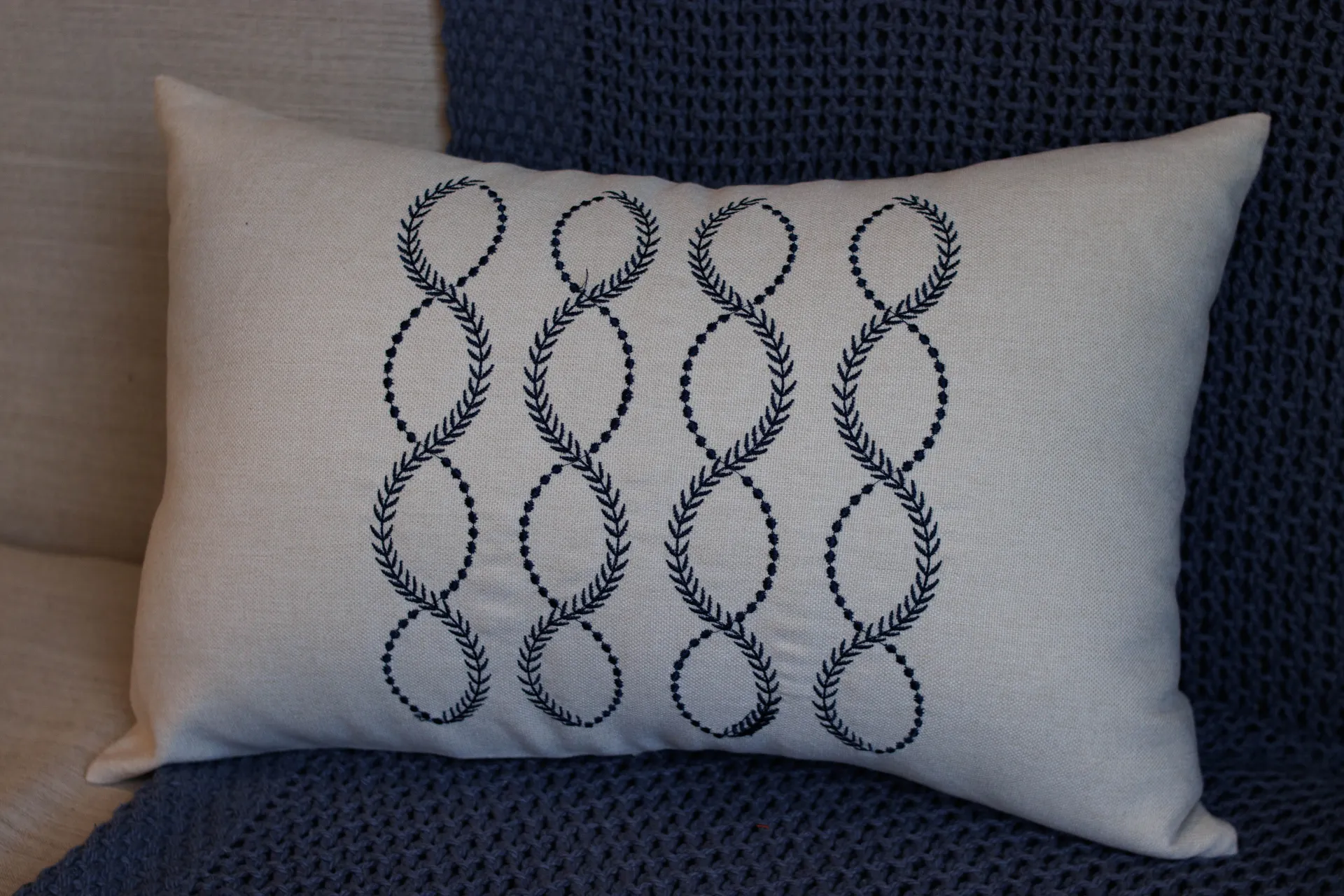 Capa Baguete Bordada Arabesco Azul